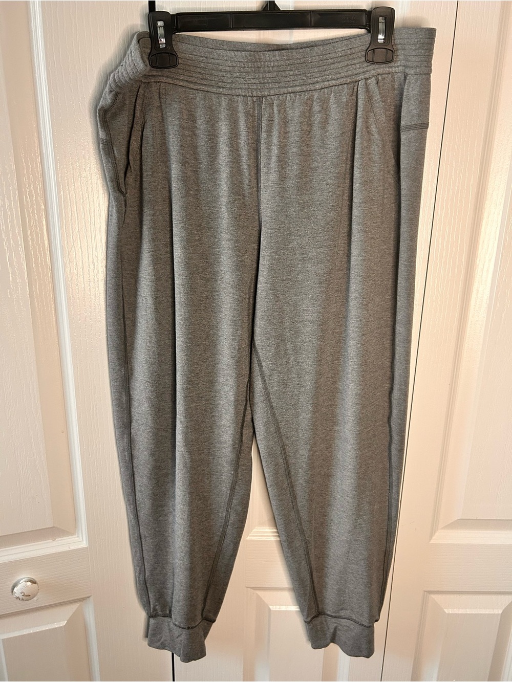 Lululemon Pants‎ Women’s Size 12 Light Gray Joggers Active Sweatpants Soft